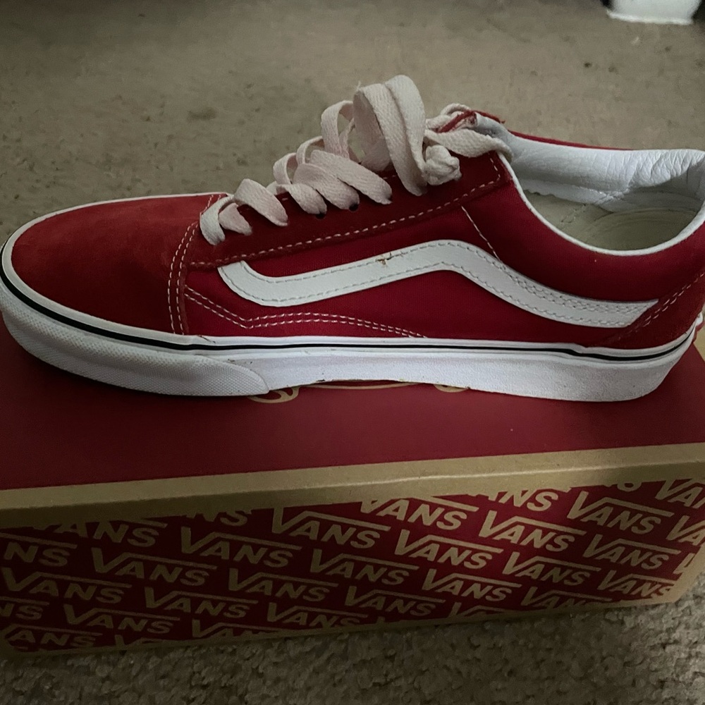 OLD SCHOOL VANS—size 9 women’s